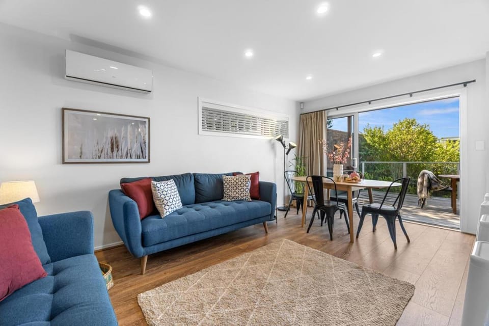 Living room, Dining area, air conditioner