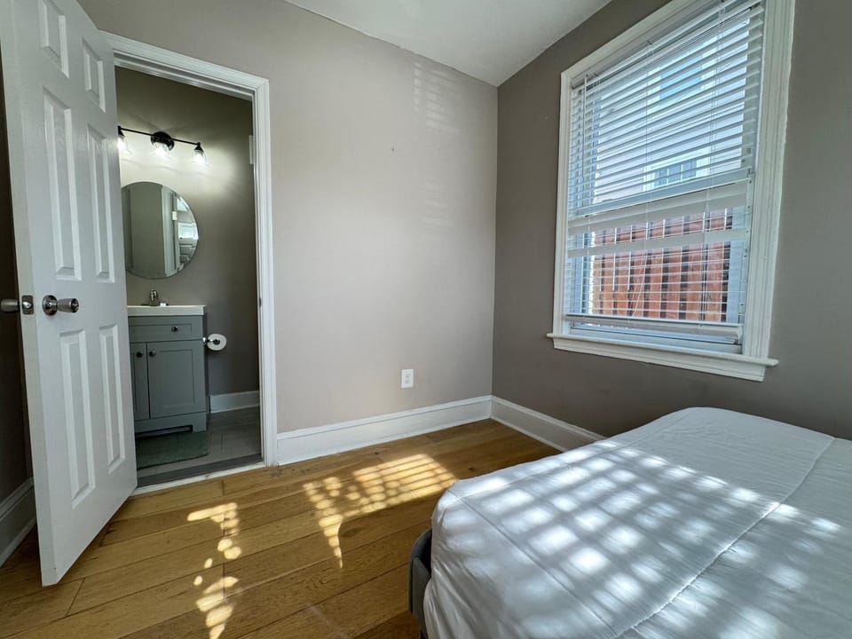 Modern 2BR 1-Block to Public Transit Near Downtown DC Apartment in District of Columbia