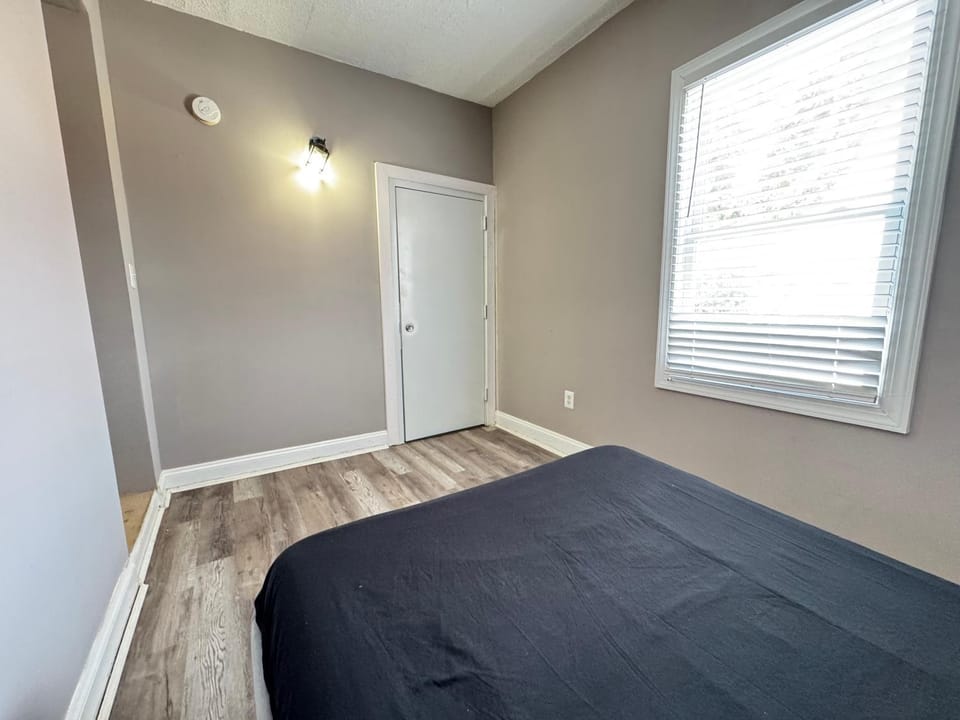 Modern 2BR 1-Block to Public Transit Near Downtown DC Apartment in District of Columbia