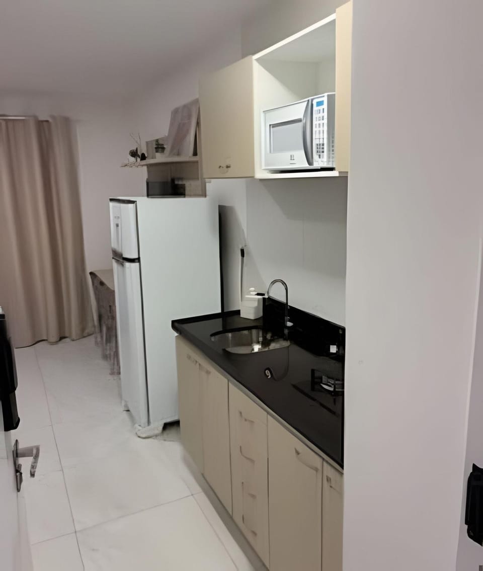 Kitchen or kitchenette, minibar, oven, stove
