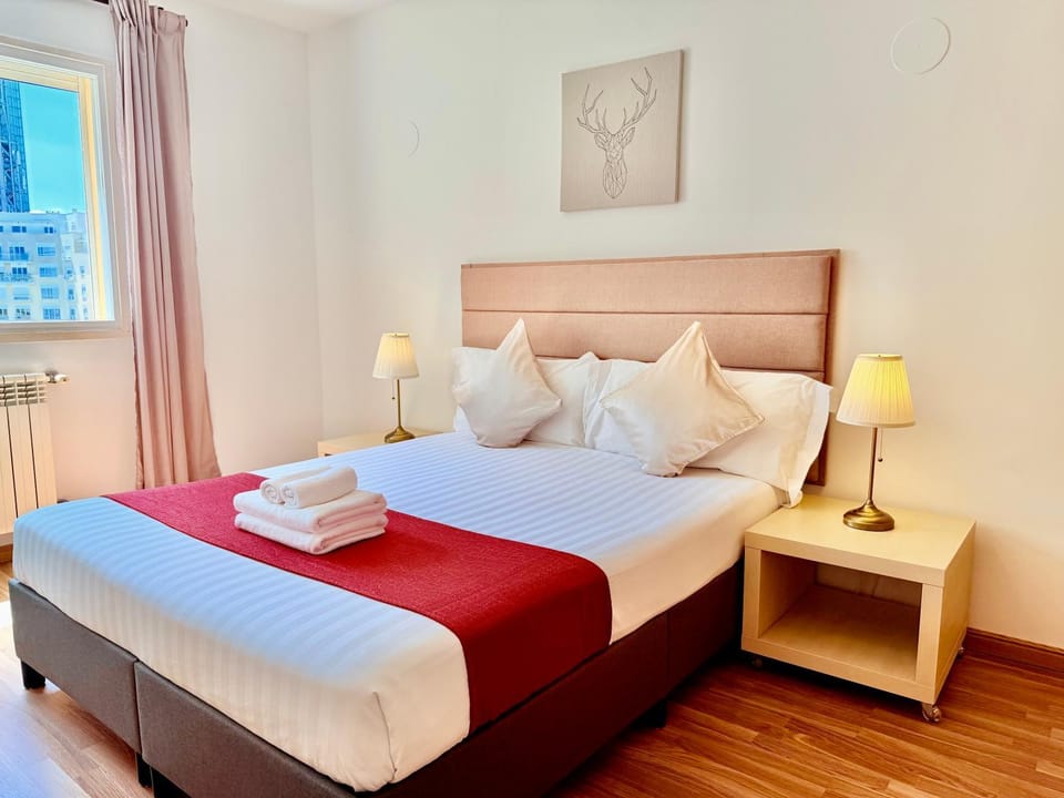 Bed, Photo of the whole room, Bedroom, towels