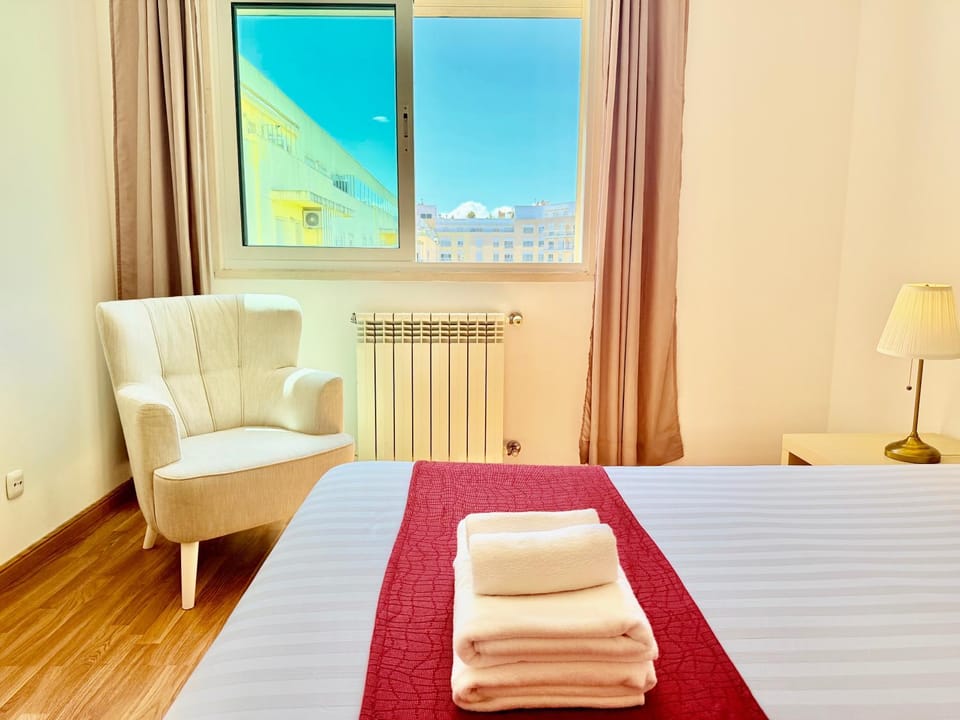 Bed, Photo of the whole room, Bedroom, towels