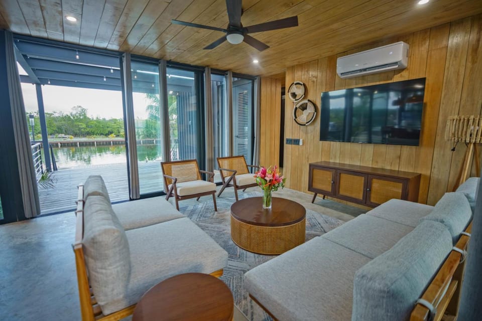Santosha Villa Villa in Stann Creek District