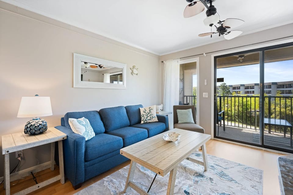 New Listing - Spring Discounts Beach View Condo Apartment in Hilton Head Island