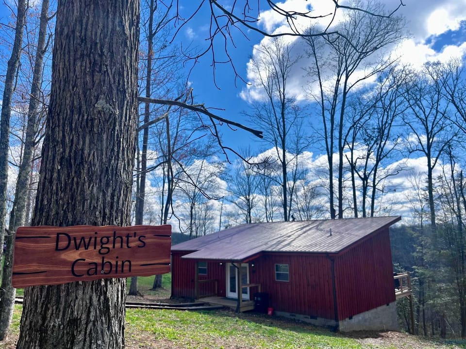 Dwight's Cabin- RRG - Hot Tub - Views -PMRP Climbing Area Cabin in Kentucky