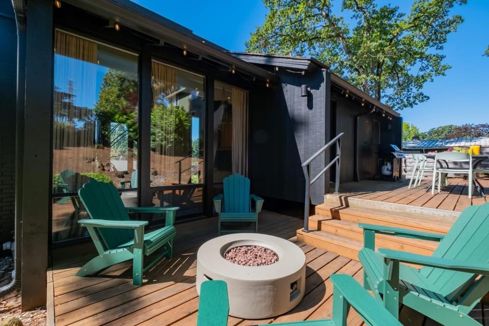 Patio, BBQ facilities, fireplace, furniture