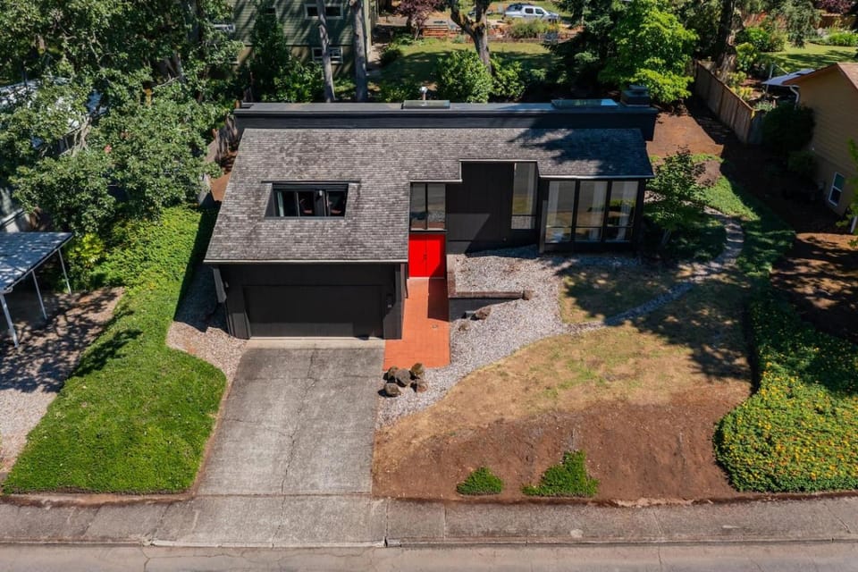 Facade/entrance, Neighbourhood, Parking