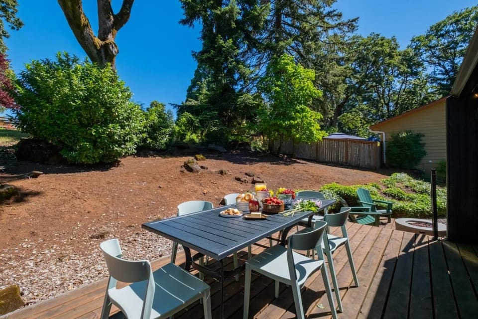 Patio, Dining area
