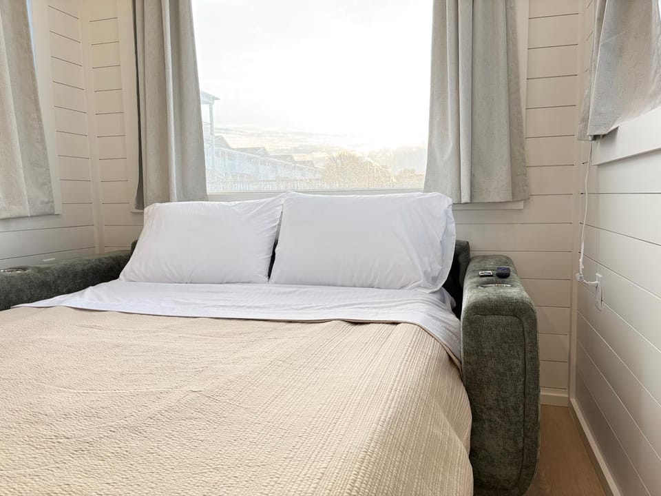 Oceanfront Tiny Retreat, Fall Package with 2 Bikes Campground/ 
RV Resort in Holden Beach