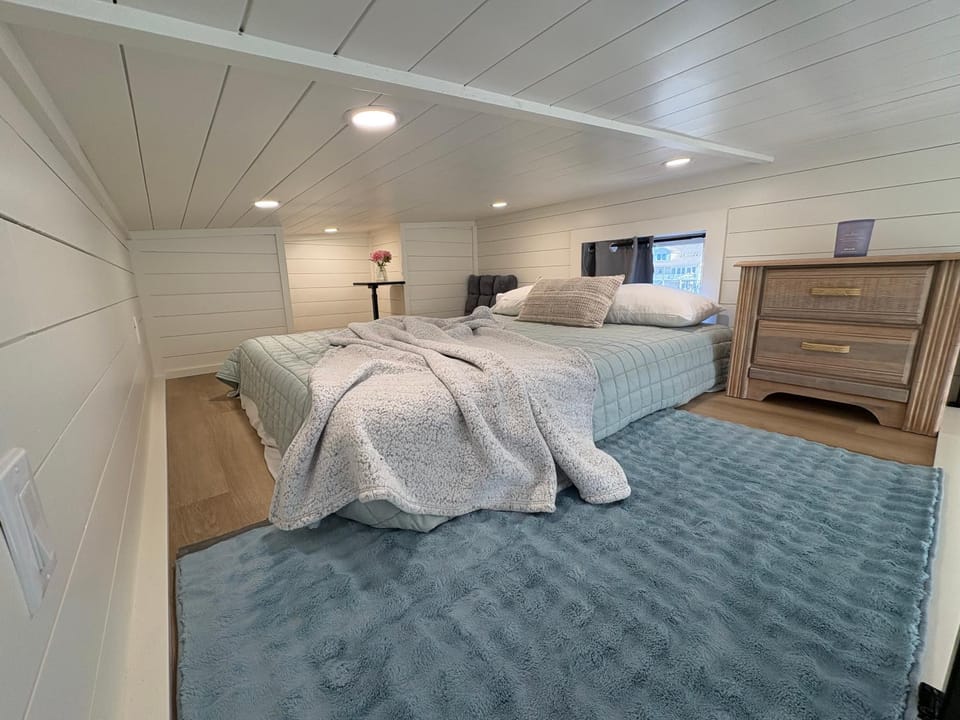 Oceanfront Tiny Retreat, Fall Package with 2 Bikes Campground/ 
RV Resort in Holden Beach