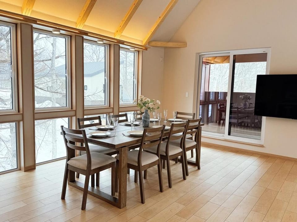 Communal lounge/ TV room, TV and multimedia, Dining area