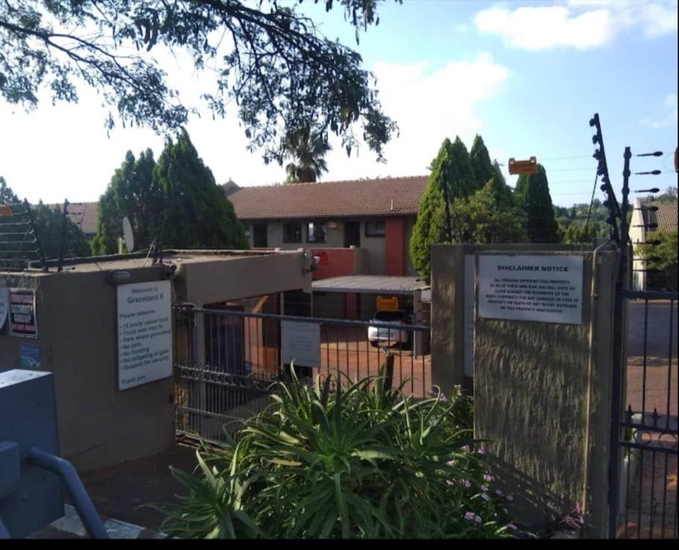 Premium Executive Room Bed and Breakfast in Sandton