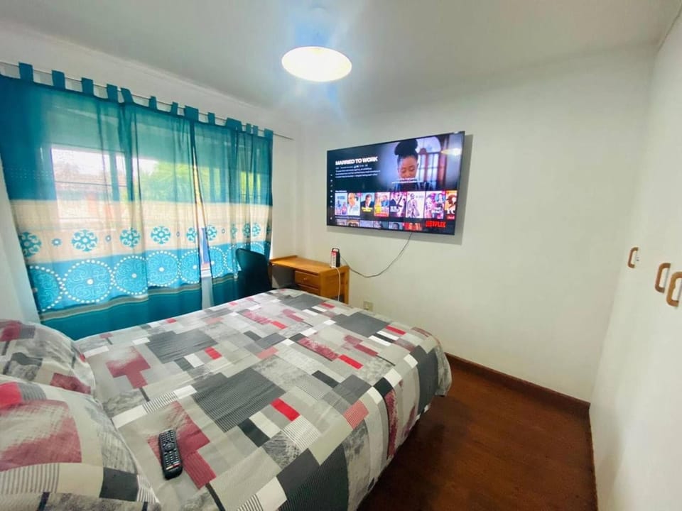 Communal lounge/ TV room, Bed, TV and multimedia, Bedroom