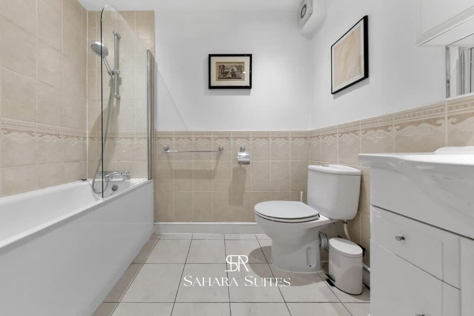 Shower, Toilet, Bathroom, Bath, towels