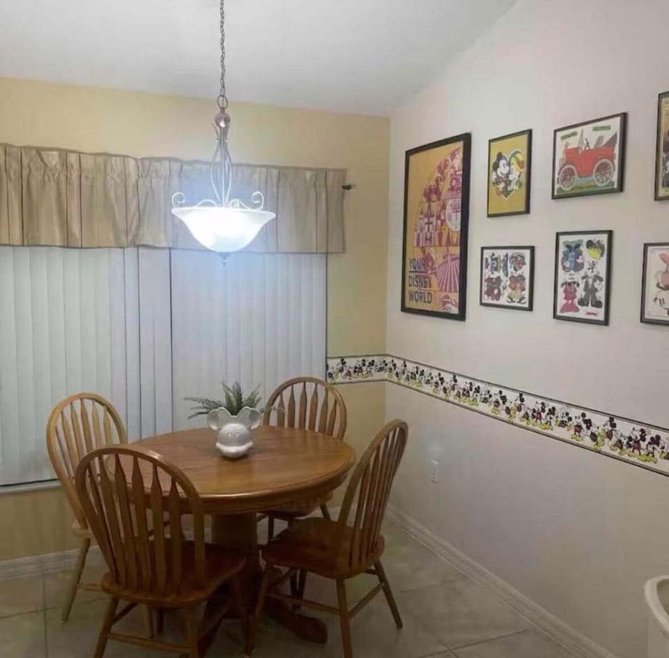 Family oasis with private pool & 15 min to Disney! House in Kissimmee
