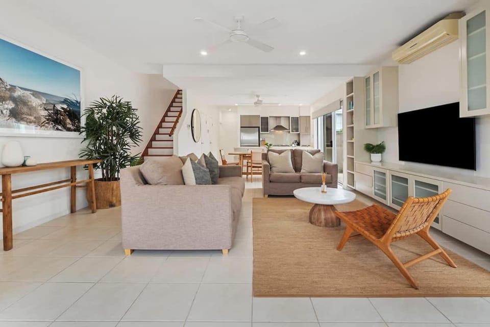 Pet Friendly Modern Oasis with Private Pool House in Noosaville