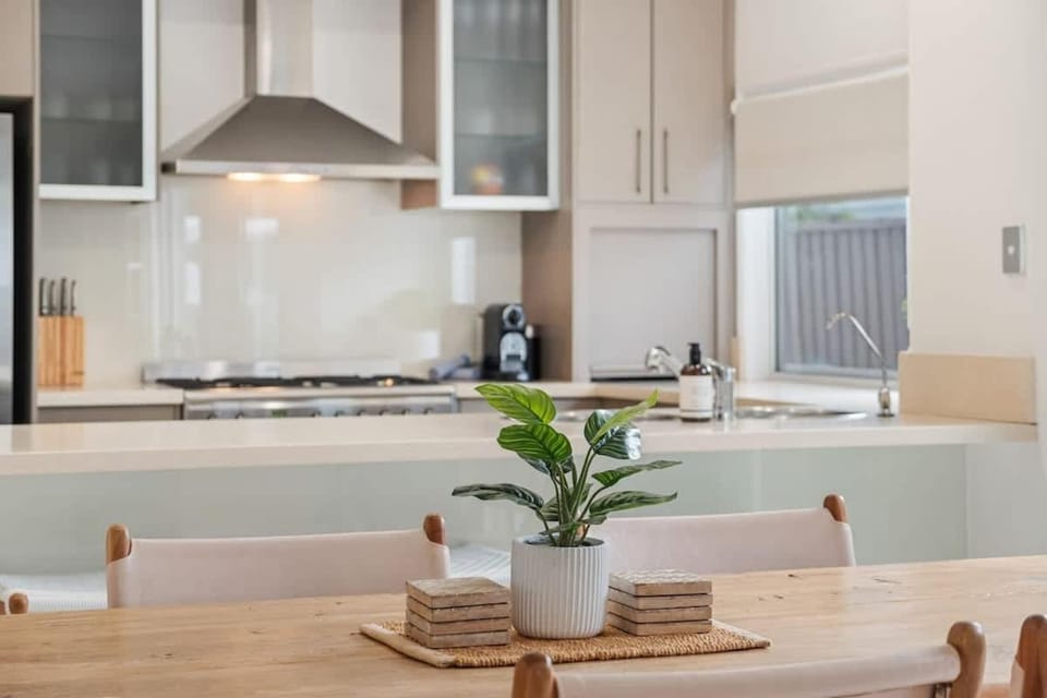 Pet Friendly Modern Oasis with Private Pool House in Noosaville