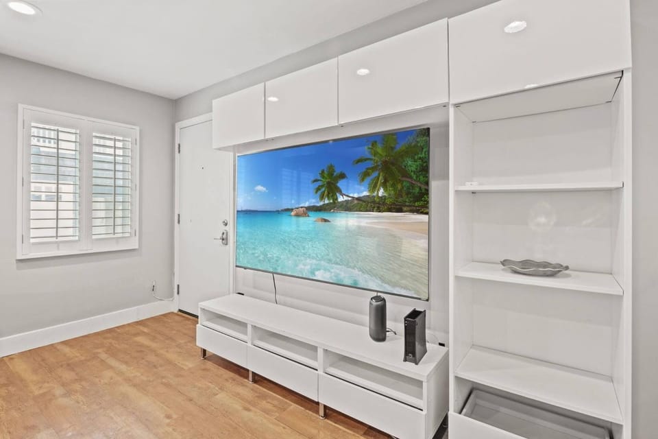 Communal lounge/ TV room, TV and multimedia, Living room