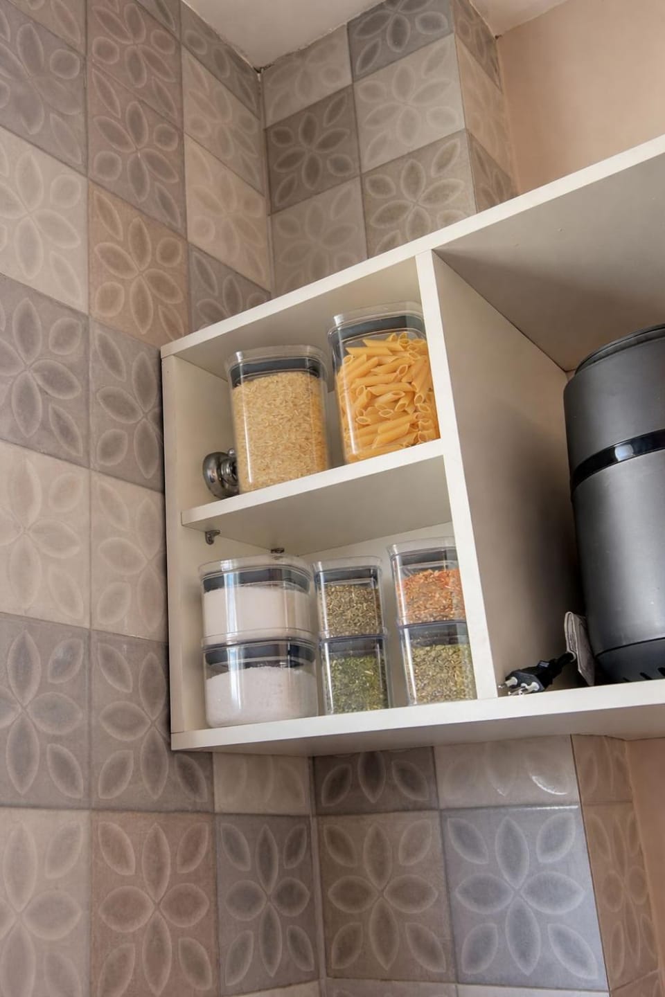 Kitchen or kitchenette, Food and drinks, Food, minibar