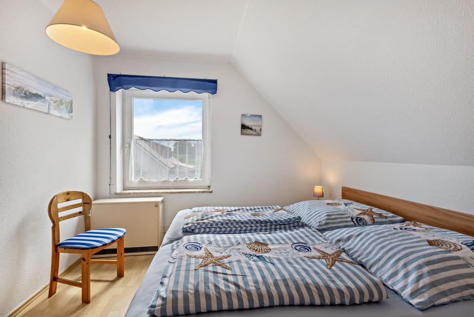 Property building, Living room, Bedroom