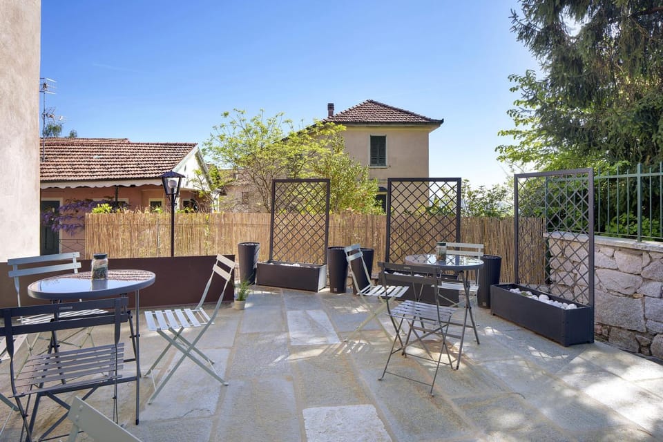 Property building, Balcony/Terrace, Living room
