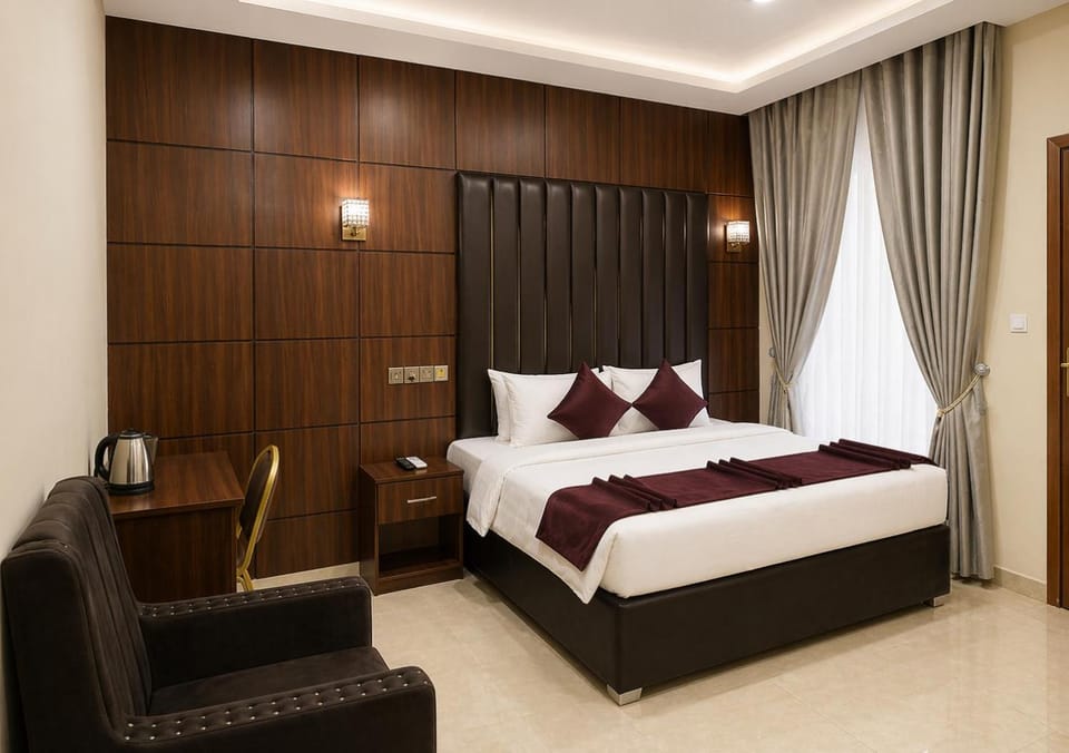 Bed, Living room, Photo of the whole room, Seating area, Bedroom, wardrobe