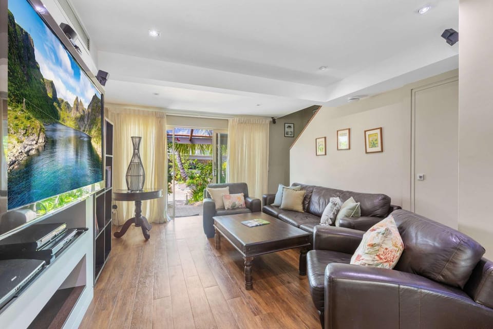 Tropical Noosa Riverside Villa Apartment in Noosaville