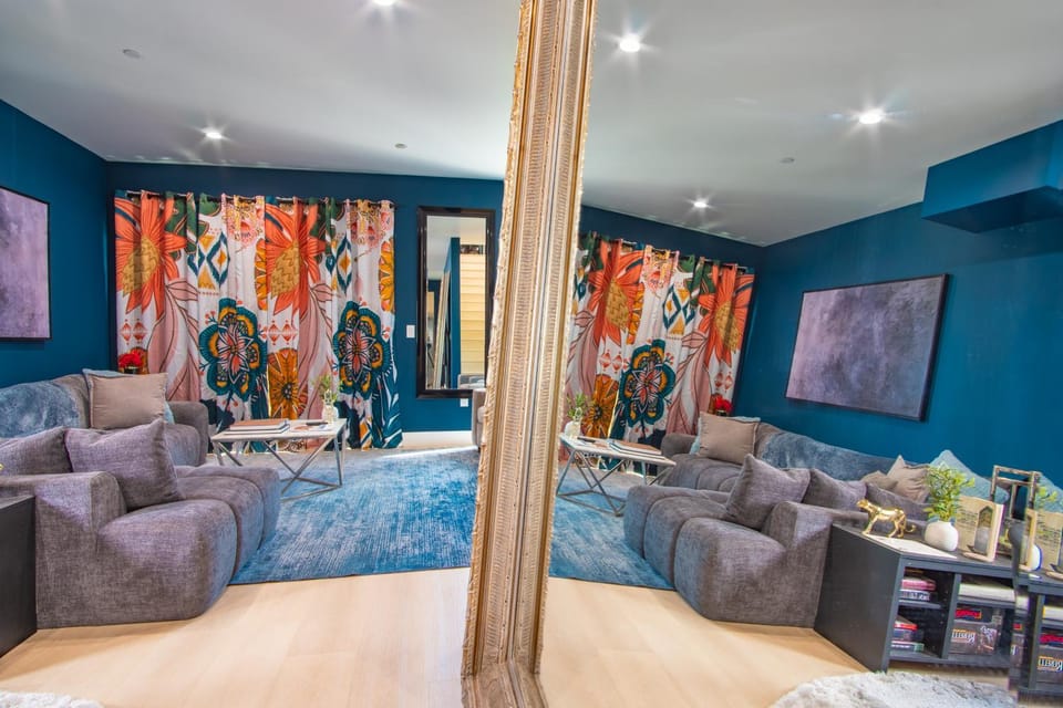 Jardin Noir at Case Collective Vacation rental in North Hollywood