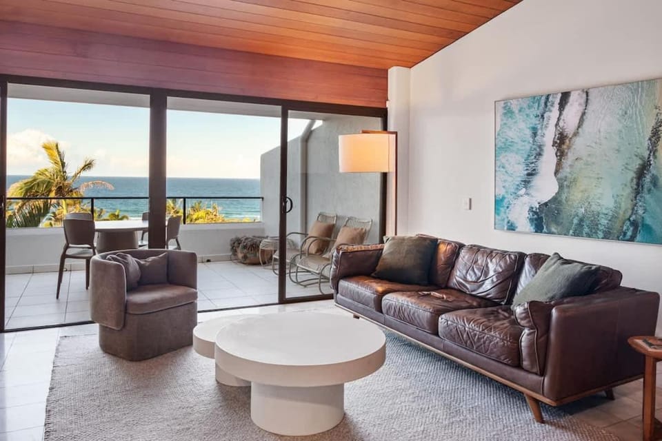 Charming Mediterranean Villa Ocean Views & Pool Apartment in Sunrise Beach