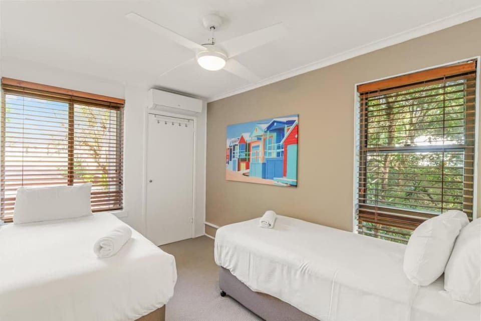 Tropical Paradise Modern Apt Walk to Noosa Beach Apartment in Noosa Heads