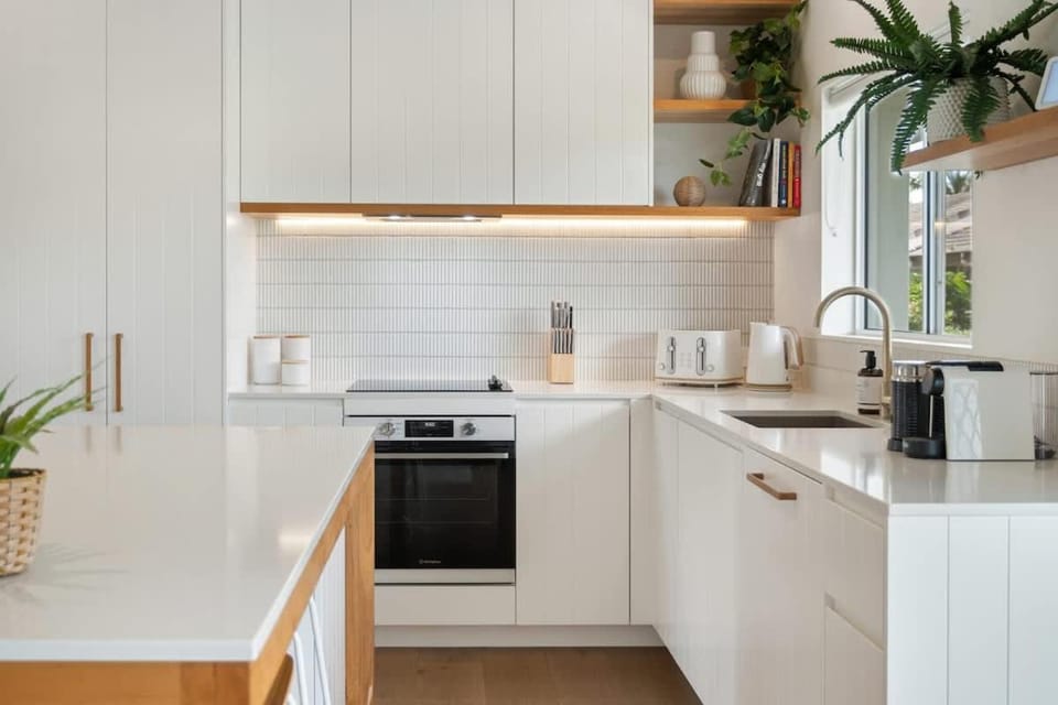 Modern stylish resort style Noosa River stay Apartment in Noosaville