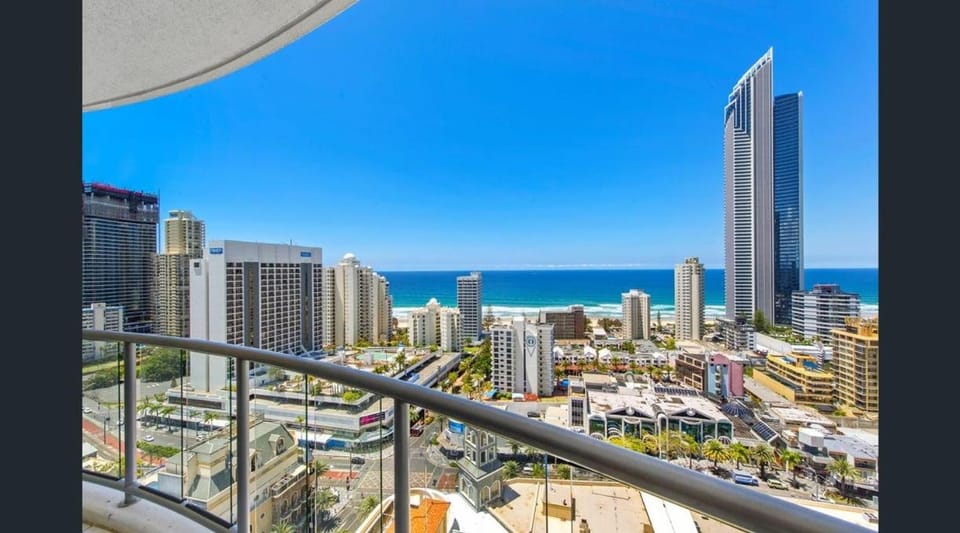 Property building, View (from property/room), Balcony/Terrace, City view, Sea view