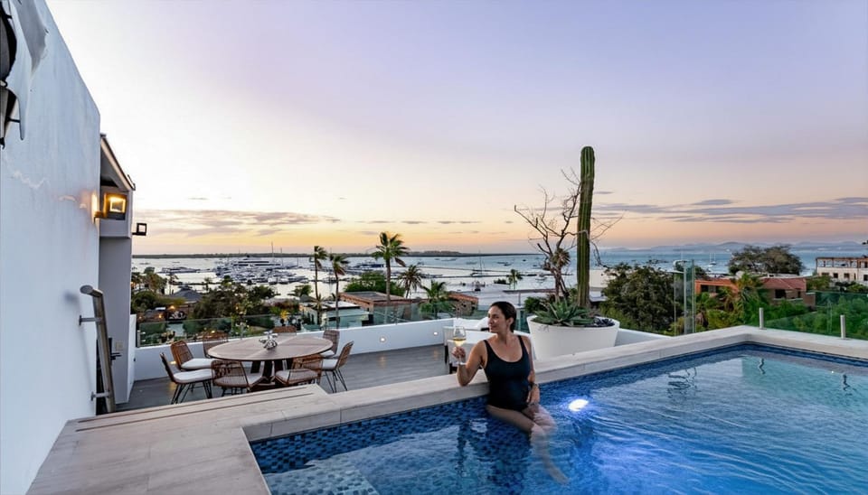 Solarium, Dining area, Pool view, Sea view, Swimming pool