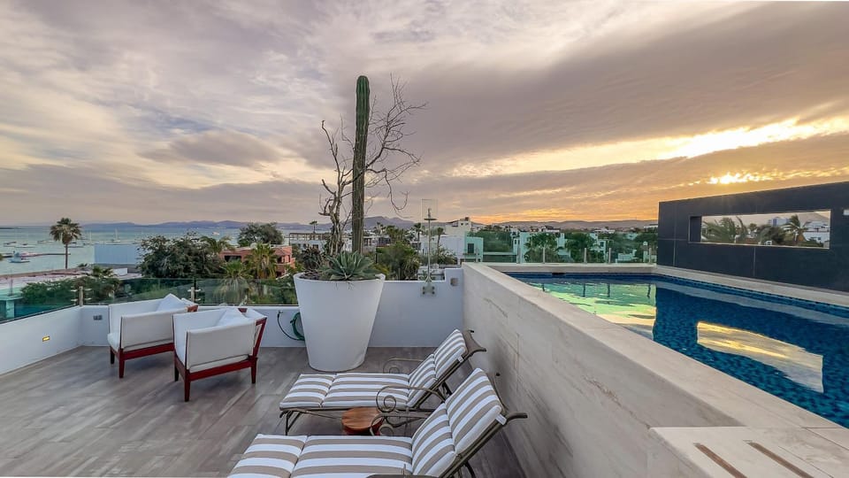 Patio, Day, Natural landscape, Solarium, View (from property/room), Balcony/Terrace, Balcony/Terrace, Living room, Seating area, Pool view, Sea view, Swimming pool, sunbed