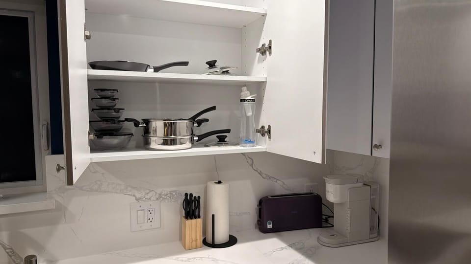 La Fleur Royale Designer Room Vacation rental in North Hollywood