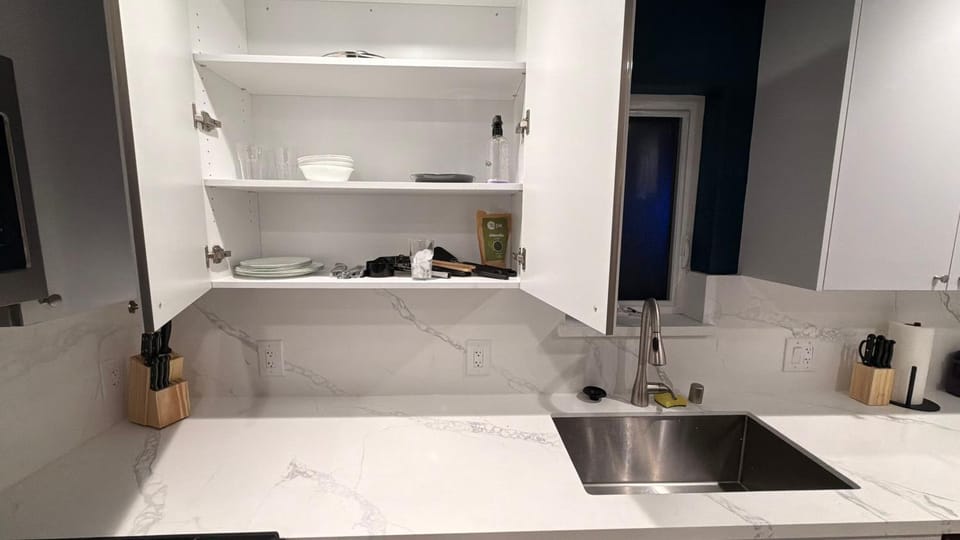 La Fleur Royale Designer Room Vacation rental in North Hollywood
