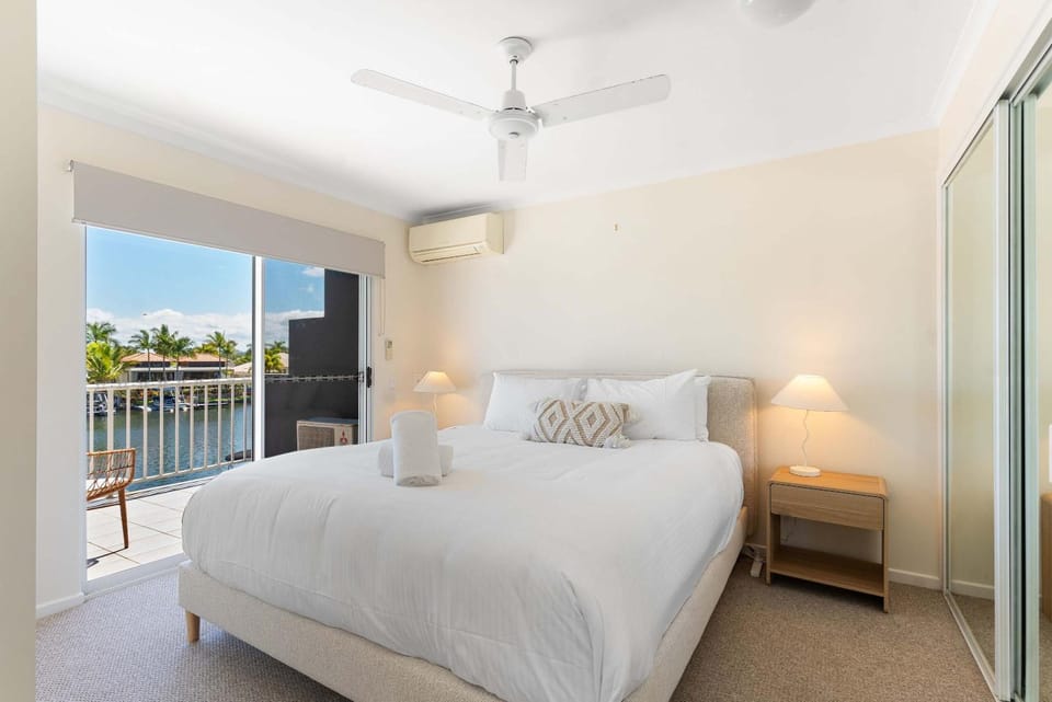 Sunseeker Sanctuary - Waterfront Noosa Townhouse House in Noosaville