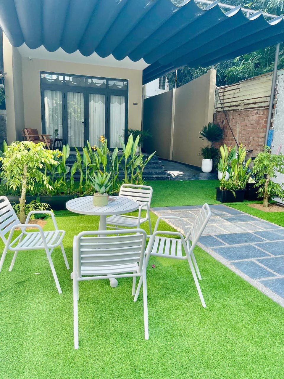Property building, Garden, Balcony/Terrace