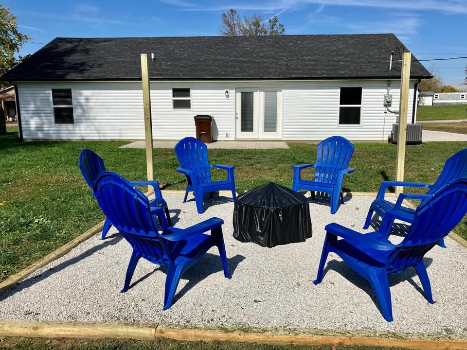 Casa Alegre - WiFi Spacious Stay Near RRG and Shops Great for Large Groups Remote Work Big Backyard and Fire Pit House in Kentucky