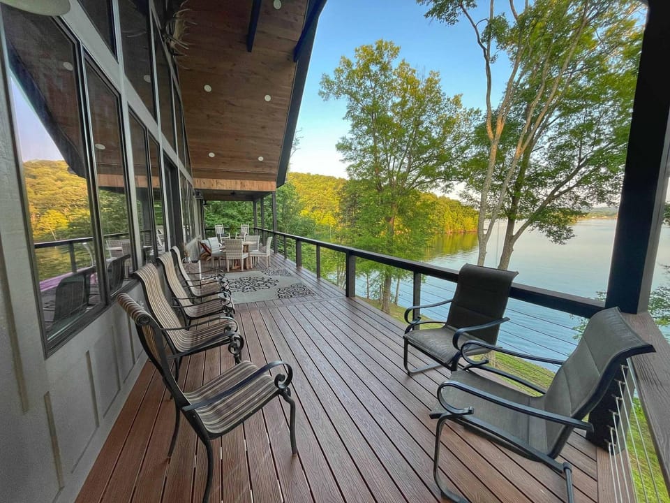 Clearwater Retreat - Private Dock Norris Lake Hot Tub WiFi House in Norris Lake