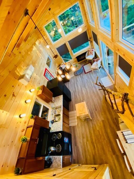 Cliffline Twilight - Cliffside Hot Tub RRG Retreat Epic Views Pet Friendly House in Kentucky