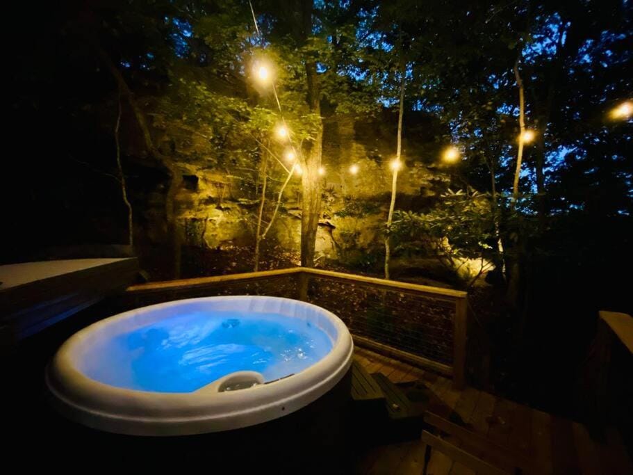 Cliffline Twilight - Cliffside Hot Tub RRG Retreat Epic Views Pet Friendly House in Kentucky