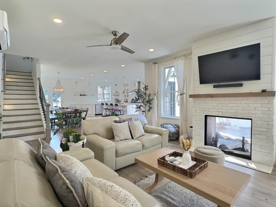 Coffee/tea facilities, Kitchen or kitchenette, Dining area, dishwasher, oven, pet friendly, stove, toaster