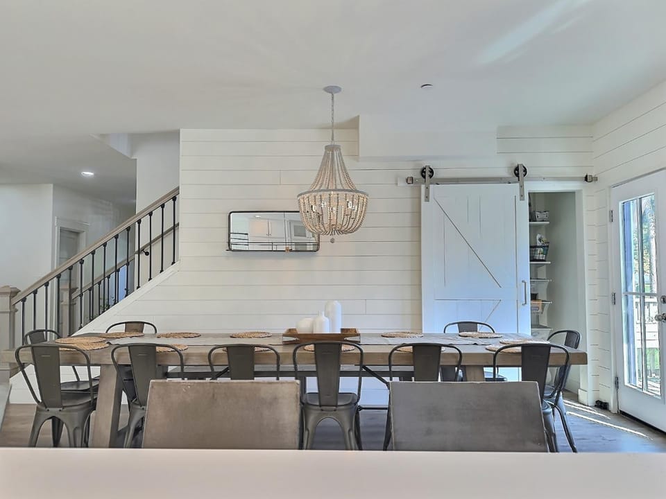 Living room, Seating area, Dining area