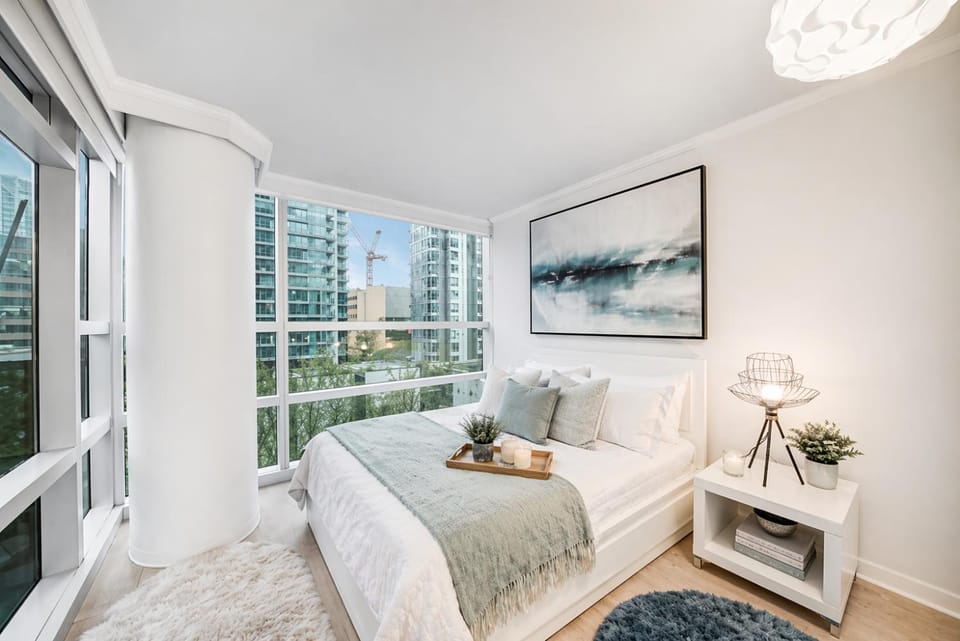 Modern 3BR in Downtown Vancouver Prime Burrard Location Apartment in Vancouver