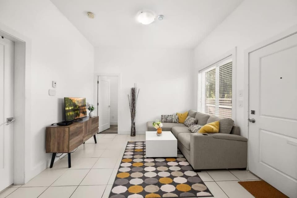 Quiet Comfort Suite in Oriole Surrey House in Surrey