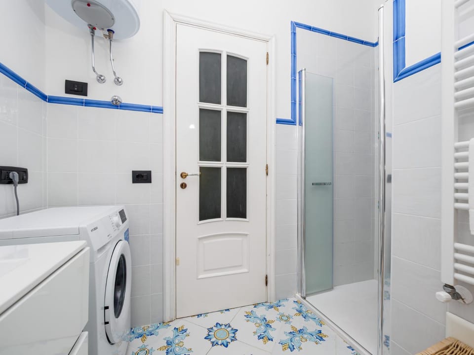 Shower, Bathroom, washing machine