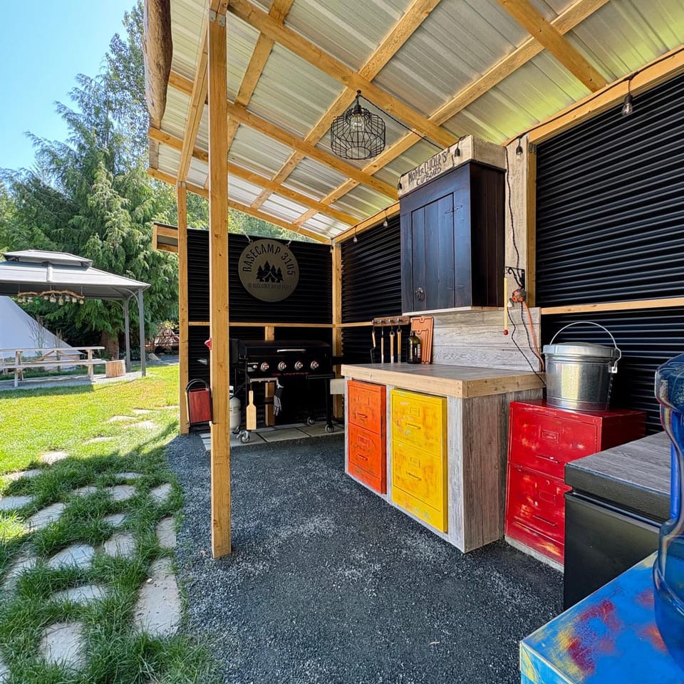 Basecamp3105 Luxury tent in Vancouver Island