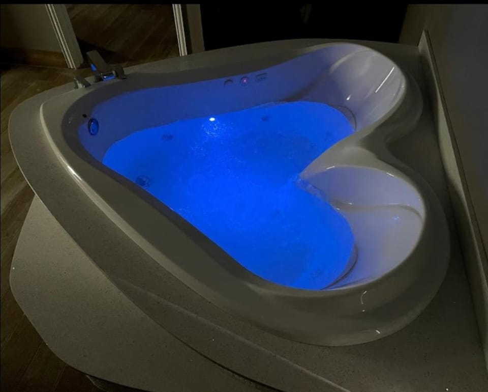 BUZEN Suites Hotel in Irving