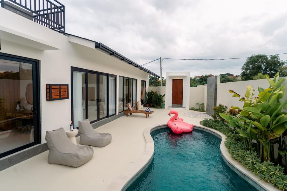Property building, Balcony/Terrace, Swimming pool